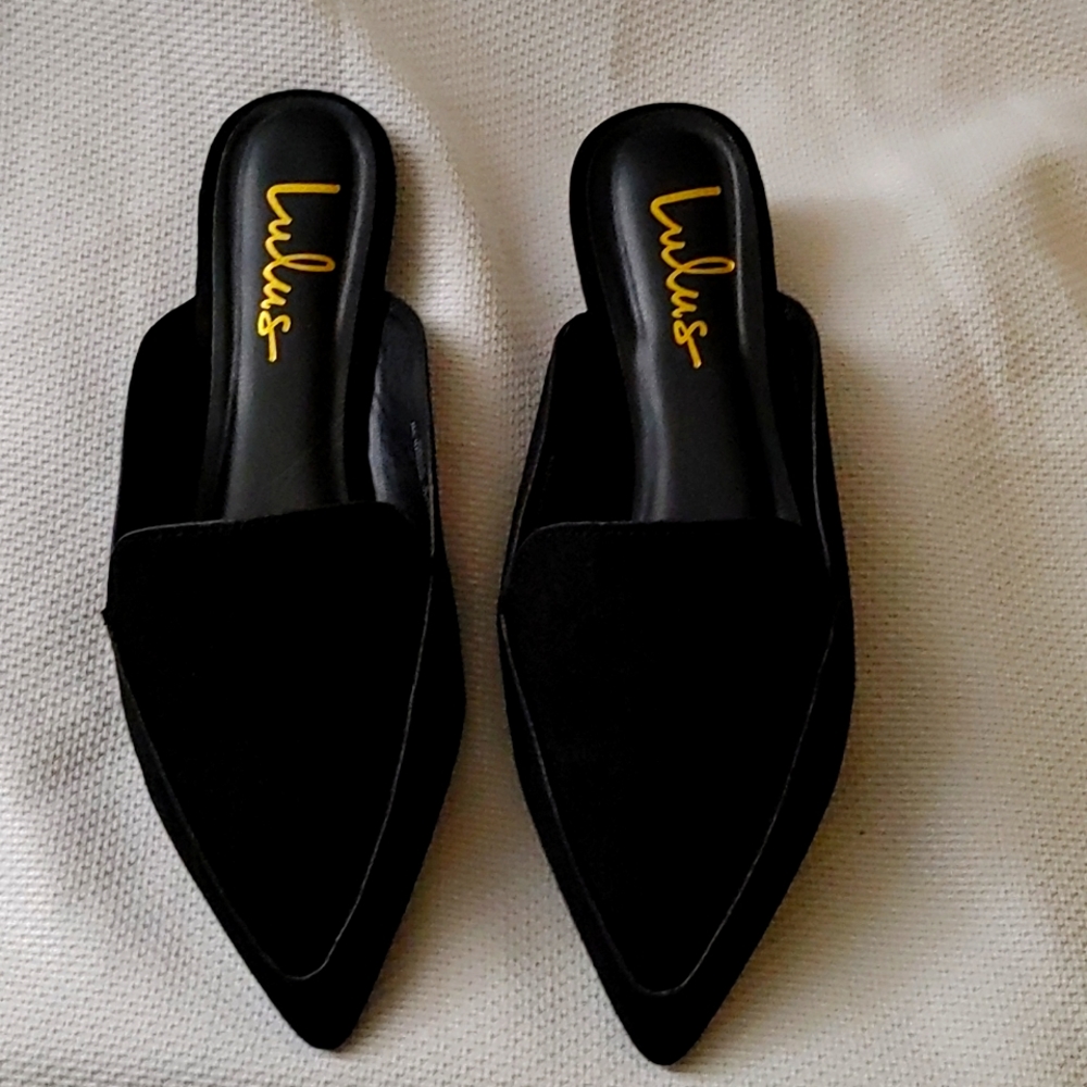 Lulus 8.5 black suede pointy toe loafer. Great condition.